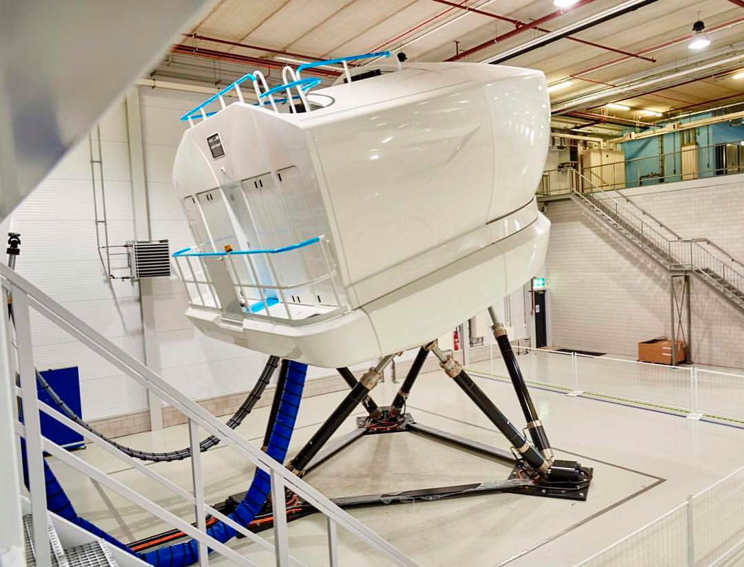 Professional Flight Simulator Experience in Paris