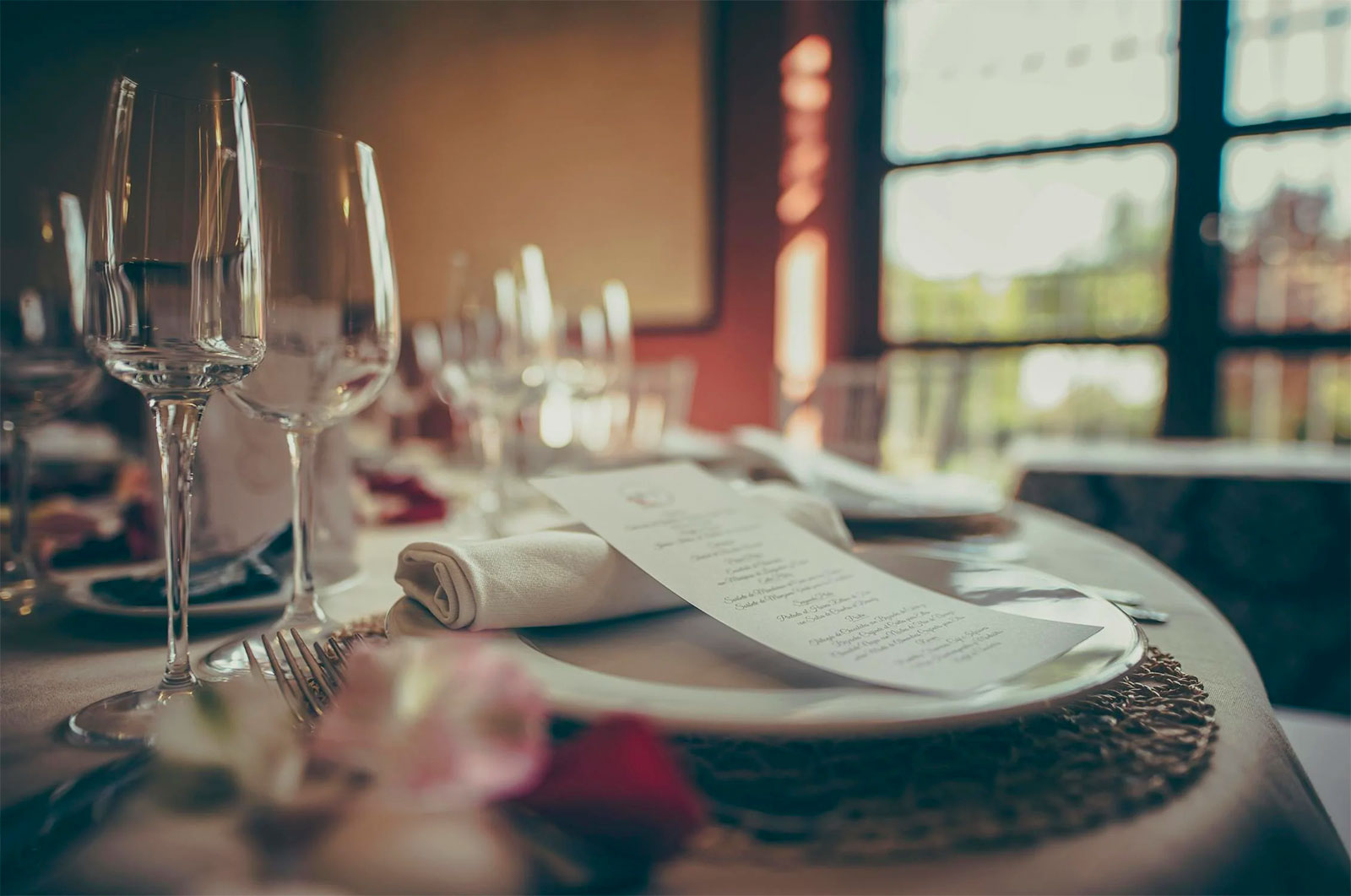 Eating in France: Daily Habits, Food Culture & Dining Etiquette