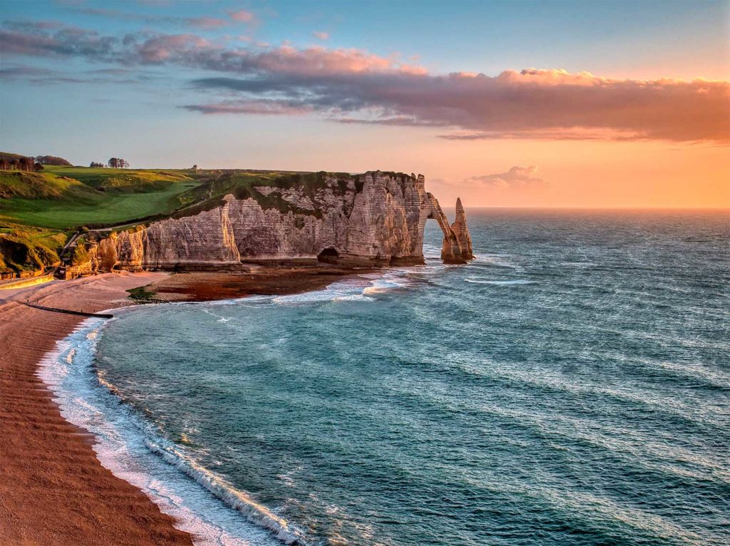 Étretat: what attracts visitors