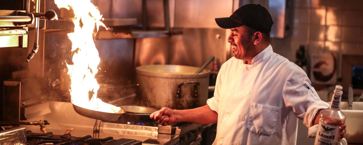 Evaluating a dish without tasting it: chefs' methods