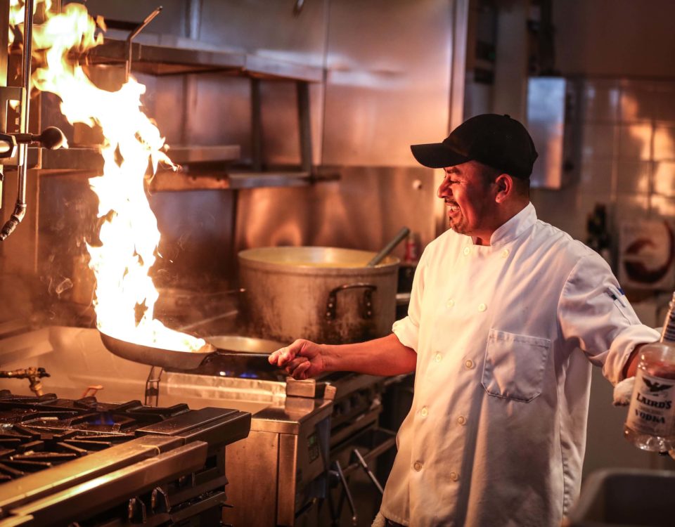 Evaluating a dish without tasting it: chefs' methods